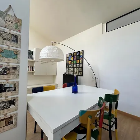 Attico Nel Centro Di شقة نوفارا