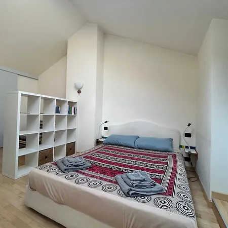 Attico Nel Centro Di شقة نوفارا