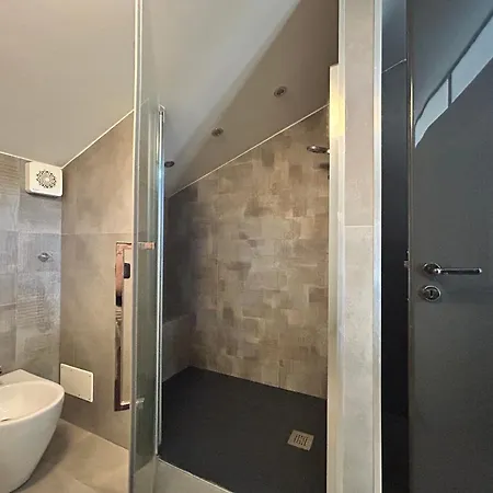 Attico Nel Centro Di * نوفارا